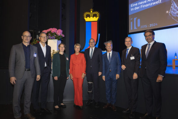 Finance Forum Liechtenstein 2024, Bild aufgenommen im Vaduzersaal in Vaduz am 21.05.2024 
- Mario Frick Verwaltungsratspräsident Bank Frick, Peter Bofinger Ökonom und Professor für Volkswirtschaft, Martina Walt Partnerin PwC, Schweizer Bundesrätin Karin Keller-Sutter, Liechtensteiner Regierungschef Daniel Risch, Reto Lipp Moderator, Martin Wenz Professor Universität Liechtenstein, Giorgio Pradelli CEO EFG International (v.l.) 
FOTO & COPYRIGHT: DANIEL SCHWENDENER