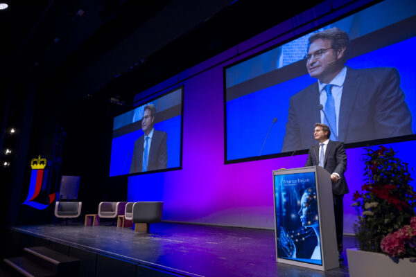 Finance Forum Liechtenstein 2024, Bild aufgenommen im Vaduzersaal in Vaduz am 21.05.2024 
- Impuls Referat, Erfolgsfaktoren für den Finanzplatz mit Giorgio Pradelli CEO EFG International 
FOTO & COPYRIGHT: DANIEL SCHWENDENER